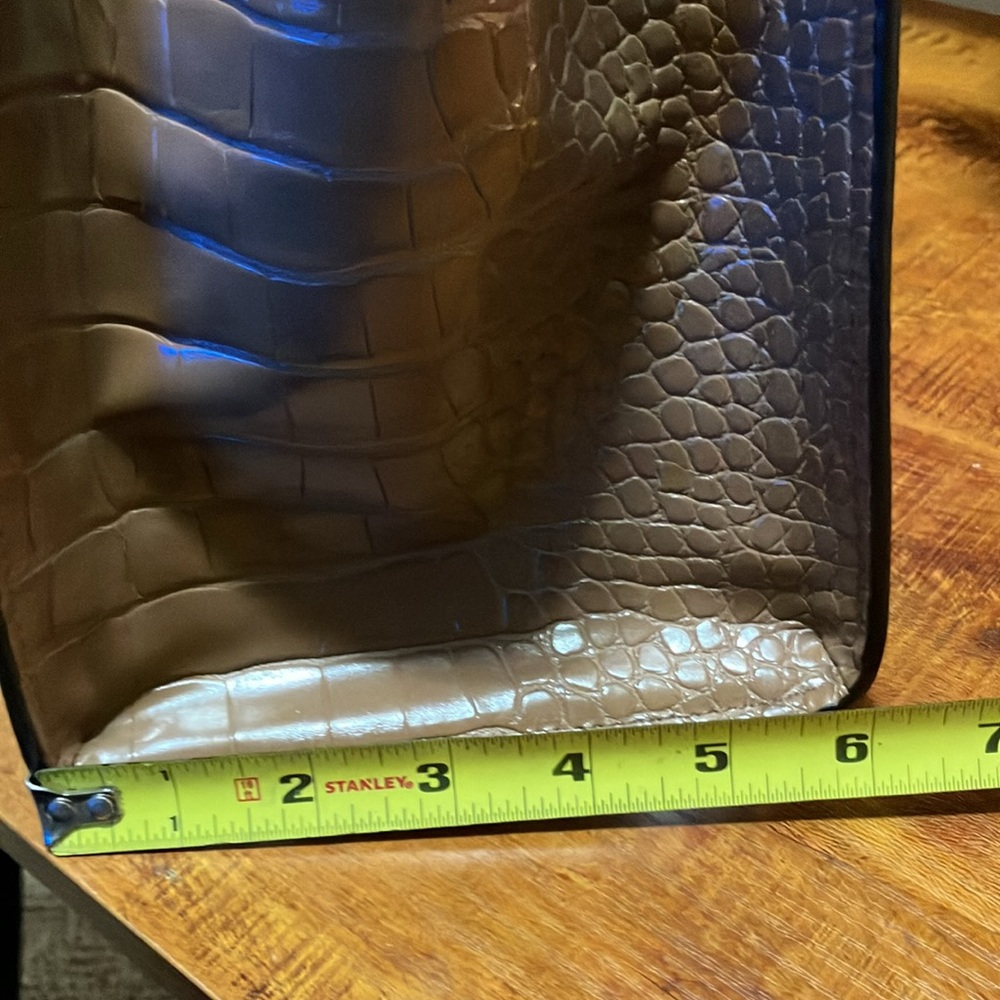 Michael Kors Hamilton Tote - Picture 12 of 14